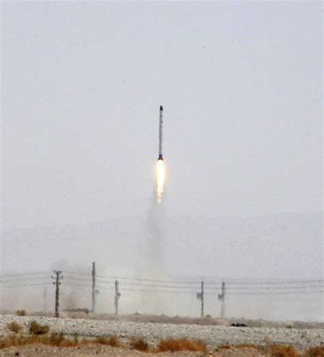 外媒：伊朗成功试射一枚射程为2000公里的弹道导弹 - 新华网客户端