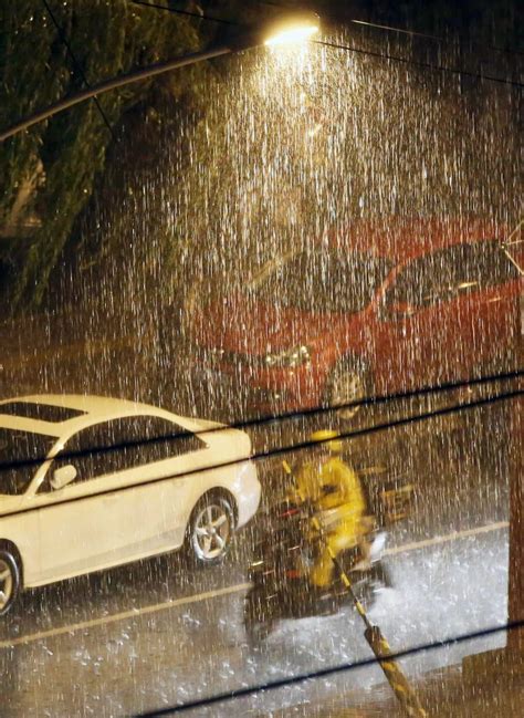 2012年7月21日 北京遭遇61年来最严重的一次特大暴雨-解历史