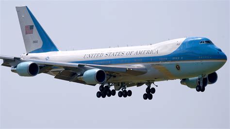 美国总统特朗普出席波音B787-10飞机下线仪式 - 民用航空网