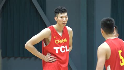 中国男篮五天连续3场热身赛，周琦丁彦雨航等海归球员状态如何？ | 北晚新视觉