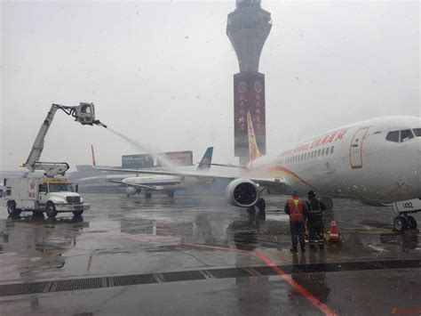 北京突迎降雪 海航技术高效保障飞机安全出港_海航航空技术有限公司