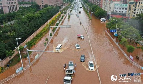 昆明持续降雨 城区多处路段被淹--中国数字科技馆