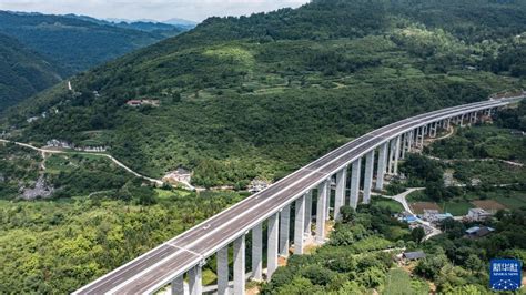 贵州铜仁：德余高速乌江特大桥建设正酣-人民图片网