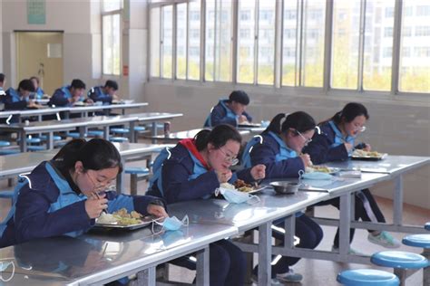党委副书记周明华与学生共进午餐-汉江师范学院-学工在线
