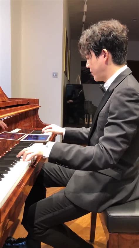 一手弹钢琴，一手玩节奏大师，李云迪这个操作太秀了吧！_凤凰网视频_凤凰网