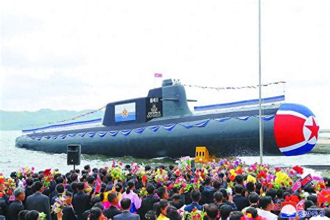 朝鲜6日举行新造潜艇下水典礼，庆祝第一艘战术核攻击潜艇第841号下水，该潜艇被命名为“金君玉英雄”号。_腾讯视频}