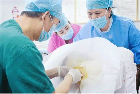 破万！上海市长宁区妇幼保健院喜迎第 10000 例水中分娩宝宝 － 丁香园