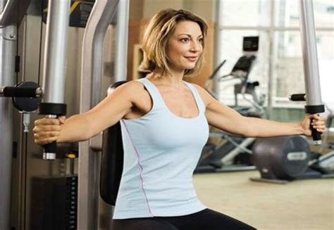 简单胸部训练动作推荐—锻炼胸肌有它就够了_肌肉网