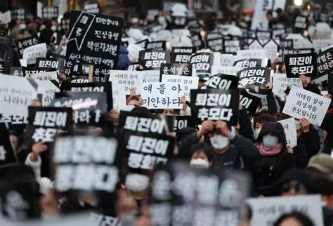 尹锡悦对日“屈辱外交”换来解除制裁，韩国民众高兴不起来