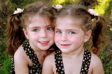 女双胞胎名字是一对成语 - 女双胞胎名字 - 香橙宝宝起名网