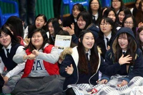 竟然爆红！韩国某高中运动会开场舞引300万粉丝！网友：出道吧！_凤凰网视频_凤凰网