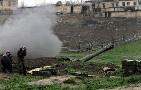 俄放弃忍耐，子母弹轰炸阿塞拜疆秘密基地，采用参战方式立规矩|阿塞拜疆|俄罗斯|子母弹_新浪新闻