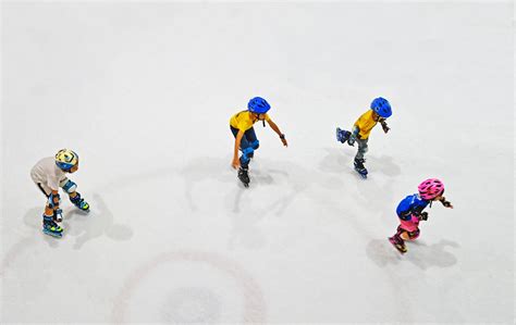 冬天里学习滑冰的孩子们_尼康D90论坛_太平洋电脑网产品论坛