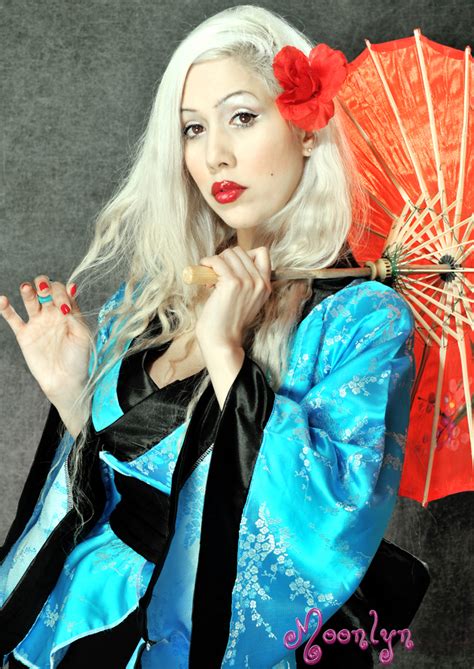 Moonlyn.com ~ Pretty Geisha Girl