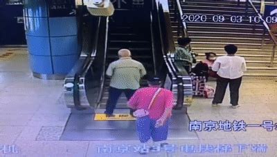 七旬老人地铁站摔倒却拒绝通知家人：瞒着儿子偷偷出来玩的！
