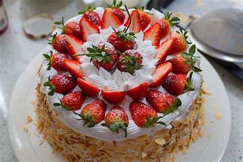 草莓生日蛋糕的做法_菜谱_美食天下