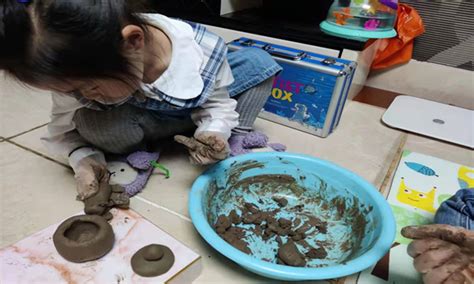 亲子早教游戏：儿童手工制作橡皮泥房子