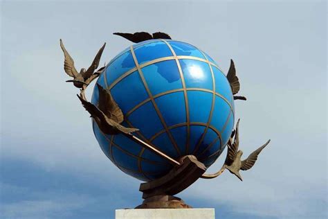 不锈钢地球仪学校雕塑 – 北京博仟雕塑公司