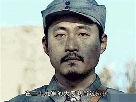 《亮剑》张大彪每次打仗都做出这个不雅动作，李云龙为何不批评他