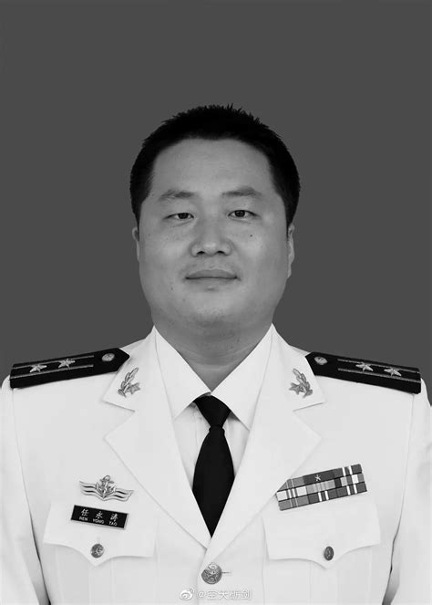 四年前的今天，海军航空兵飞行员任永涛、粘金鑫壮烈牺牲！