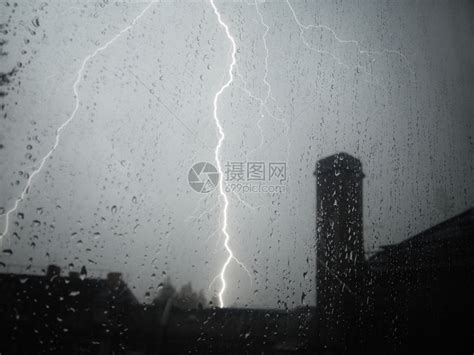 车窗外街道下雨背景图片免费下载-千库网