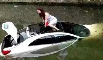 汽车掉入水中如何逃生_360新知