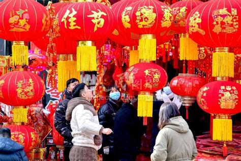 安徽亳州：选年货 迎新春-人民图片网