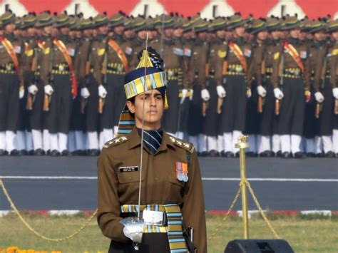 印度陆军司令向国防部长汇报：在中印实控线做长期准备_凤凰网