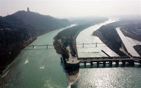 四川的保护神都江堰，为何屹立两千年不倒？不只是因为工程良心！_凤凰网