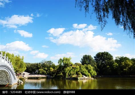 鞍山二一九公园里的劳动湖与天上的白云高清图片下载_红动中国