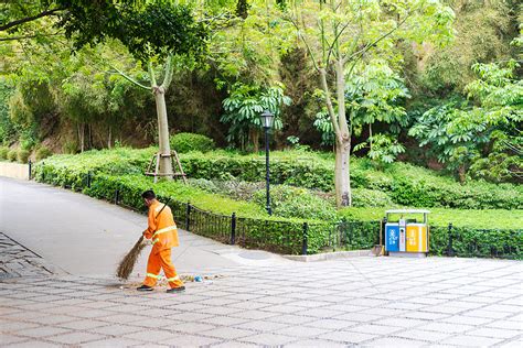清洁工日：烈日下的坚守 最美城市守护人凤凰网山西_凤凰网