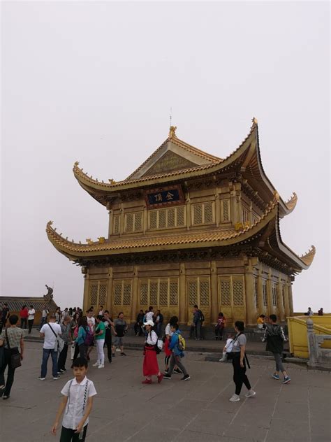 2023华藏寺游玩攻略,这是一座金碧辉煌的寺院，位...【去哪儿攻略】