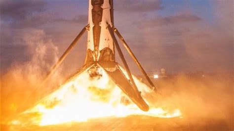 《天文探索》SpaceX成功回收猎鹰9号火箭瞬间