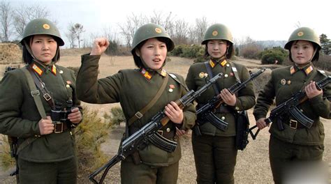 朝鲜女兵斗志昂扬 誓死维护国家尊严_第一金融网