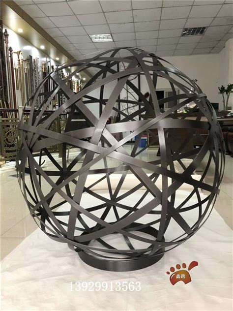 不锈钢彩色镂空球雕塑 – 北京博仟雕塑公司