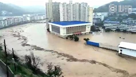 重庆黔江遭遇暴雨袭击 首次发布暴雨红色预警-人民图片网