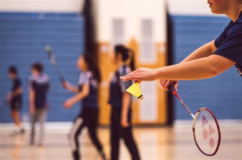 【免费体验2次羽毛球课程】羽球联盟羽毛球课程，由体育学院羽毛球专业教练员授课，适合5-16岁。-掌心亲子