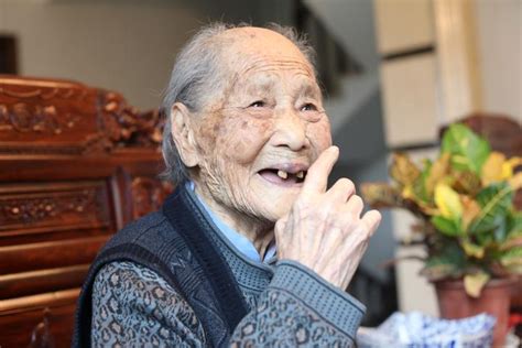 百岁人生见证百年党史！泉州为与党同龄的百位百岁老人拍照留念庆党生日|百岁老人|泉州|百岁_新浪新闻