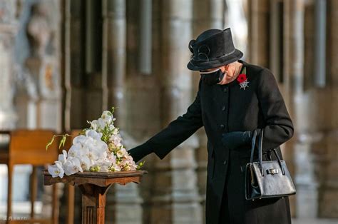 女王下葬后 王室发了一张从未公布于众的照片_凤凰网资讯_凤凰网
