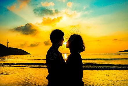 日落海岸线的情侣高清图片下载-正版图片600072657-摄图网