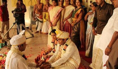 在印度教婚礼的传统仪式中新郎高清图片下载-正版图片502721116-摄图网