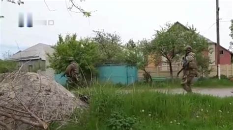 乌军反攻伊久姆 阻挠俄军在顿巴斯补给线_凤凰网视频_凤凰网