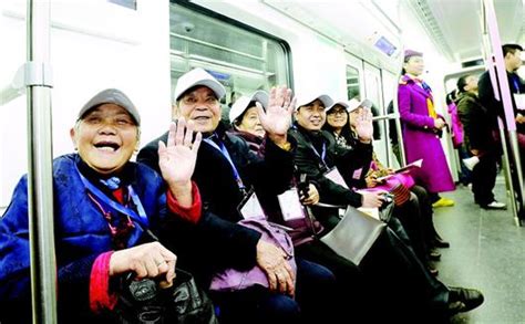 武汉地铁回应老人开电车上地铁|电车|武汉地铁|地铁_新浪新闻