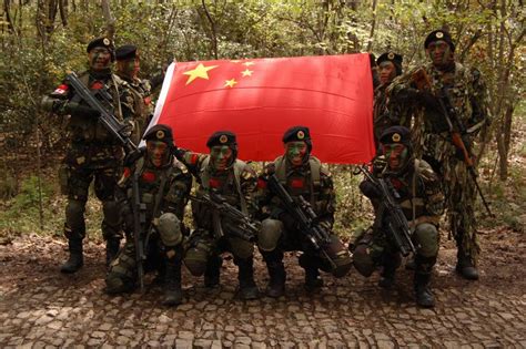 负重30公斤训练18小时，中国特种兵让外军竖起大拇指_凤凰网