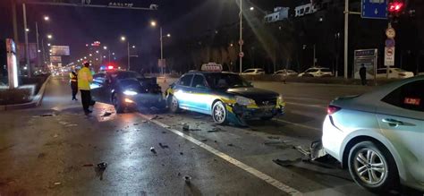 京港澳高速旅游面包车撞上工程车 六死两伤敲响警钟_社会_长沙社区通