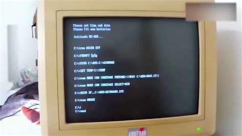win3.0系统，30年前的旧电脑，开机界面是这样的！