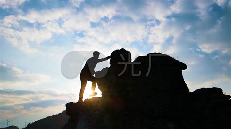 攀岩可以徒手上去吗,徒手攀岩登山,徒手攀岩训练_大山谷图库