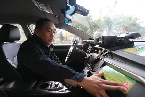 出租车司机遭专车高补贴挖角 月收入翻番轻松过万- 中国日报网