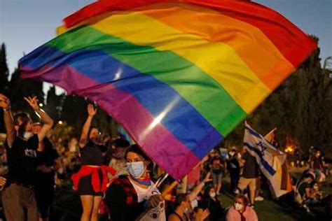 彩虹旗是什么意思：同性恋标志(LGBT运动的标记)-小狼观天下
