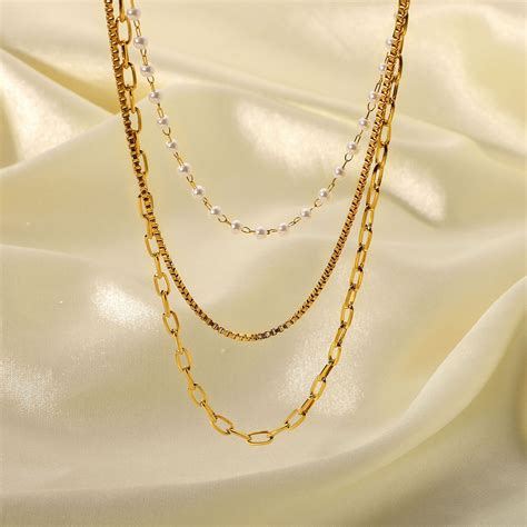 『Fashion』Alexander Wang 推出珠宝新作：「锁扣」与「链条」 | iDaily Jewelry · 每日珠宝杂志